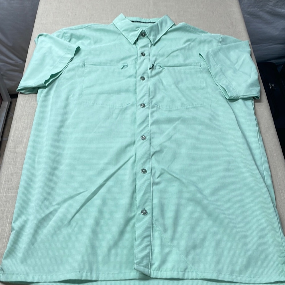 Mens Fishing shirt. Large. Worldwide Sportsman brand